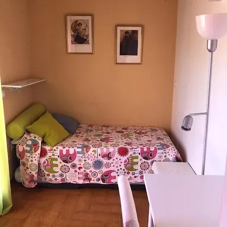 Familia Anfitriona Acoge Terraza Homestay Seville